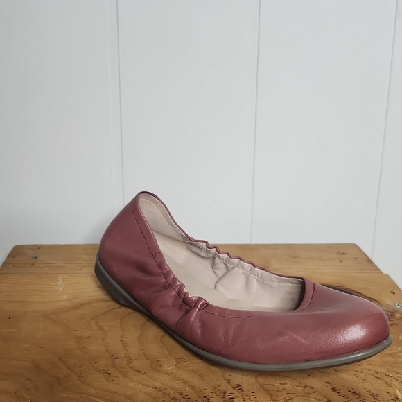 ECCO Burgundy Danish Design Geniune Leather Ballet Flats Timeless Elastic Fit - Picture 1 of 10